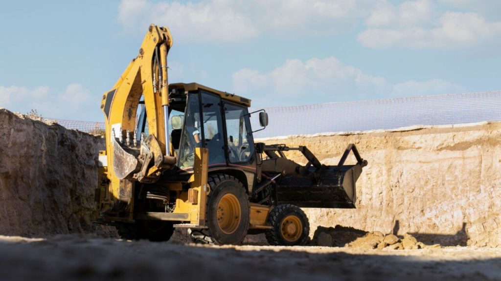 16x32 Kayak Pool Excavator